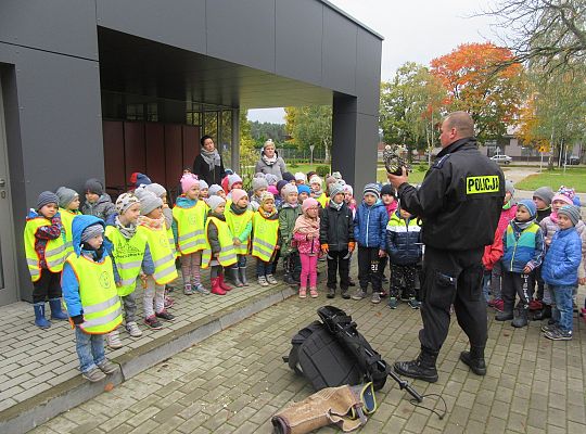 Wizyta w Komendzie Policji-spotkanie z psem