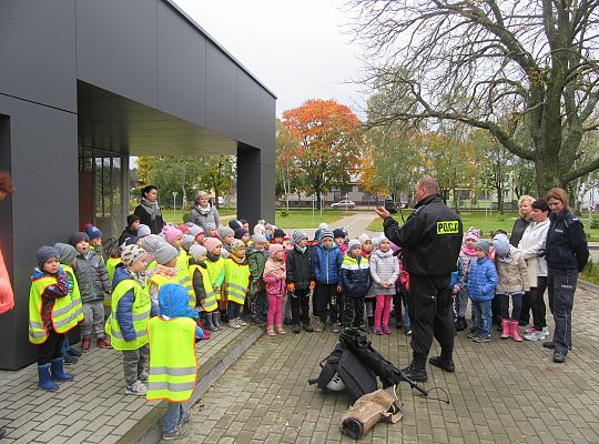 Wizyta w Komendzie Policji-spotkanie z psem