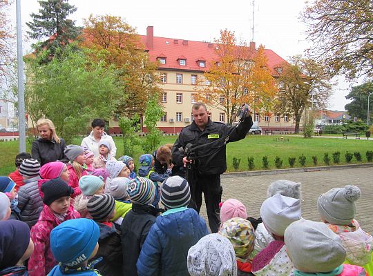 Wizyta w Komendzie Policji-spotkanie z psem