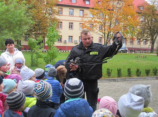Wizyta w Komendzie Policji-spotkanie z psem