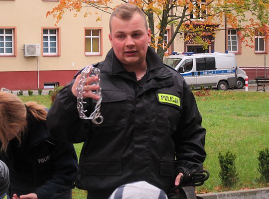 Wizyta w Komendzie Policji-spotkanie z psem