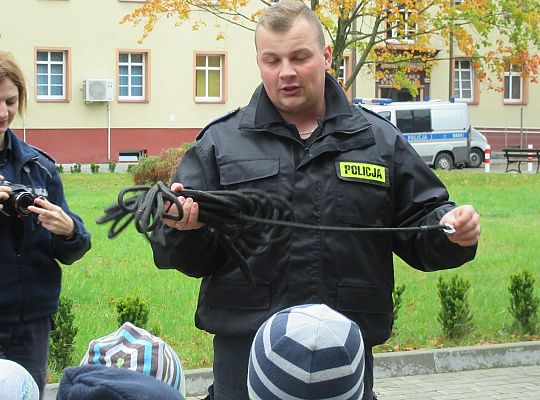 Wizyta w Komendzie Policji-spotkanie z psem