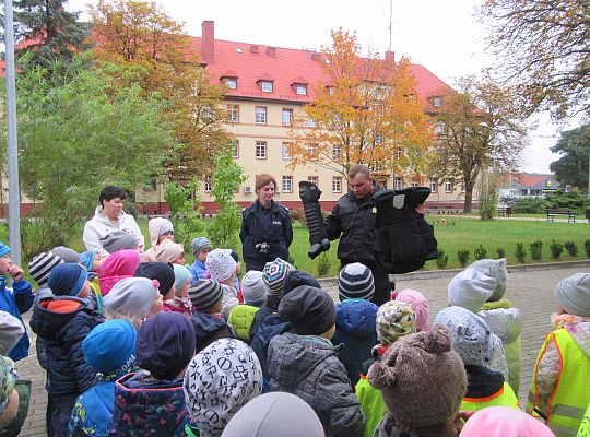 Wizyta w Komendzie Policji-spotkanie z psem