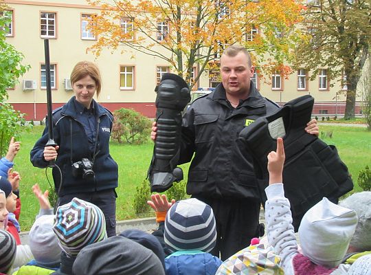 Wizyta w Komendzie Policji-spotkanie z psem