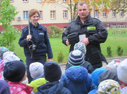 Wizyta w Komendzie Policji-spotkanie z psem