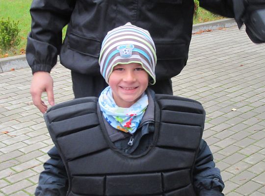 Wizyta w Komendzie Policji-spotkanie z psem