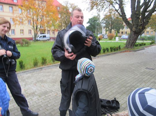 Wizyta w Komendzie Policji-spotkanie z psem