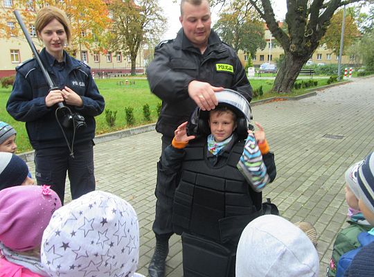 Wizyta w Komendzie Policji-spotkanie z psem