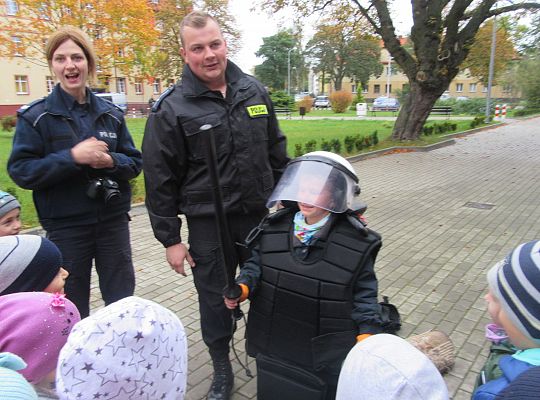 Wizyta w Komendzie Policji-spotkanie z psem