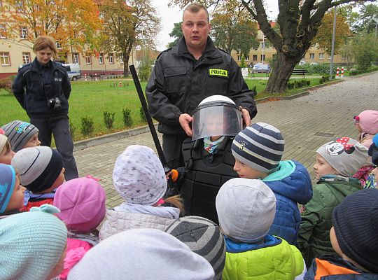 Wizyta w Komendzie Policji-spotkanie z psem