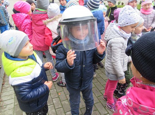 Wizyta w Komendzie Policji-spotkanie z psem