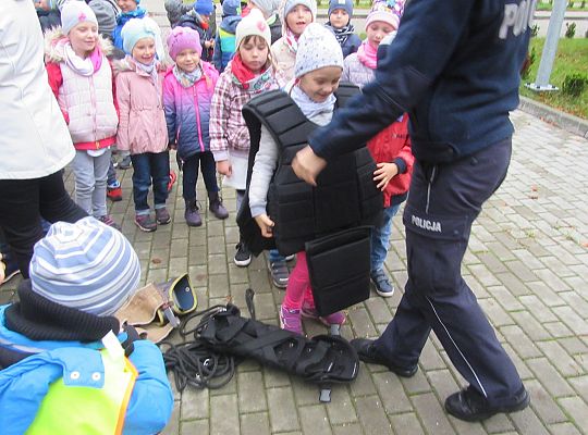 Wizyta w Komendzie Policji-spotkanie z psem