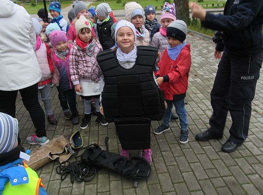 Wizyta w Komendzie Policji-spotkanie z psem