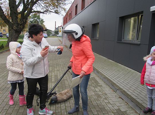 Wizyta w Komendzie Policji-spotkanie z psem