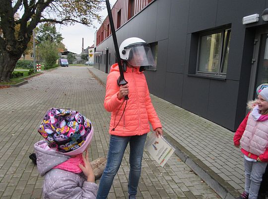 Wizyta w Komendzie Policji-spotkanie z psem