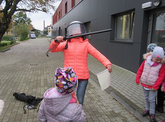 Wizyta w Komendzie Policji-spotkanie z psem