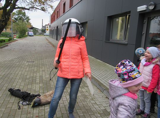 Wizyta w Komendzie Policji-spotkanie z psem