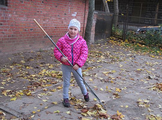 My pomagamy  i przedszkolny ogród sprzątamy