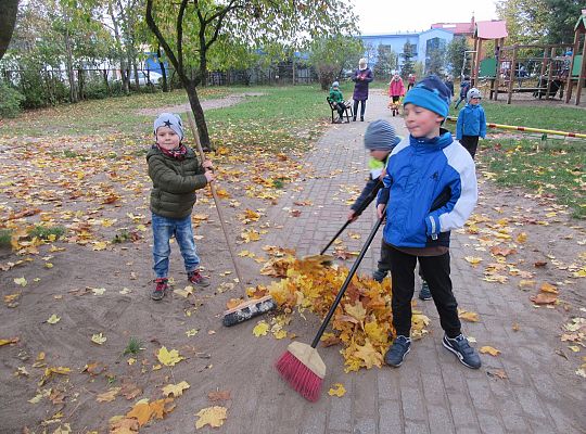 My pomagamy  i przedszkolny ogród sprzątamy