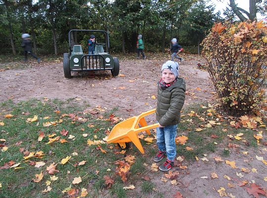 My pomagamy  i przedszkolny ogród sprzątamy