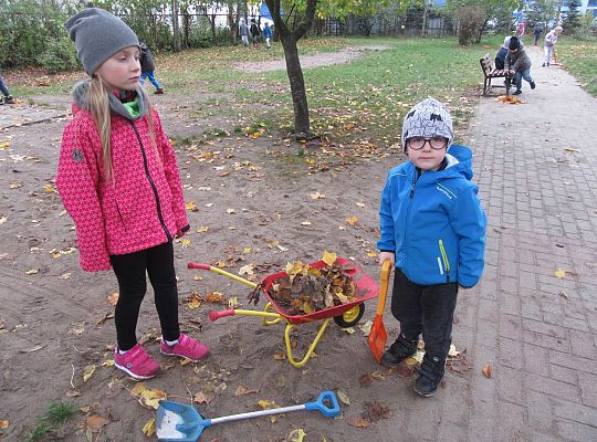 My pomagamy  i przedszkolny ogród sprzątamy