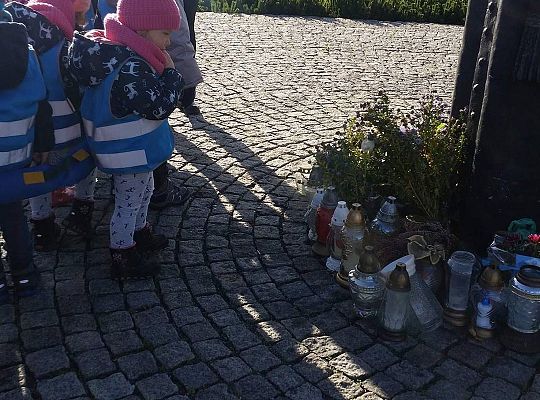 Pamiętamy o tych co odeszli-zapalamy znicze