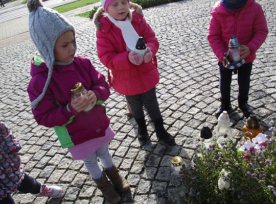 Pamiętamy o tych co odeszli-zapalamy znicze