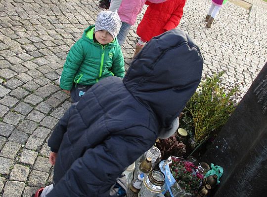 Pamiętamy o tych co odeszli-zapalamy znicze