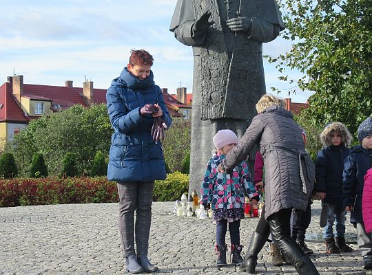 Pamiętamy o tych co odeszli-zapalamy znicze