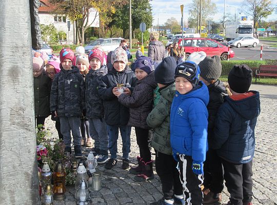 Pamiętamy o tych co odeszli-zapalamy znicze