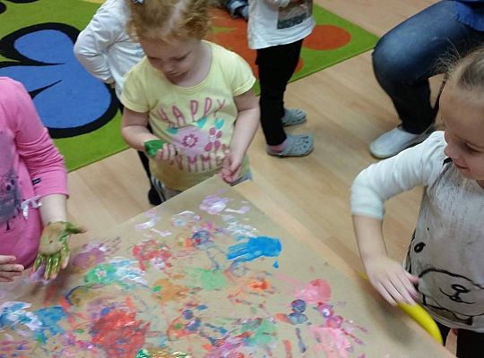 Świetna zabawa przy malowaniu domku