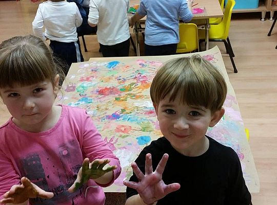 Świetna zabawa przy malowaniu domku