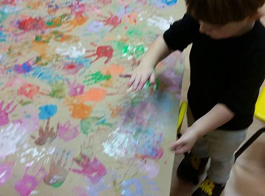 Świetna zabawa przy malowaniu domku