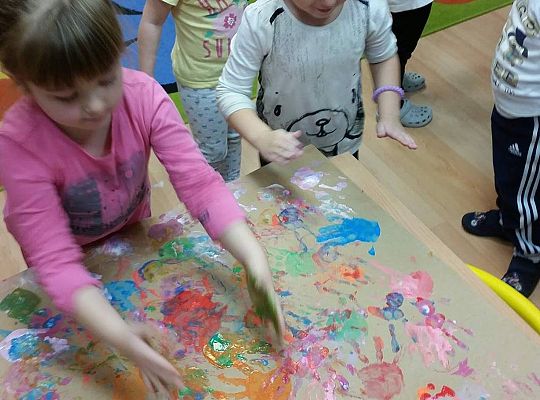 Świetna zabawa przy malowaniu domku