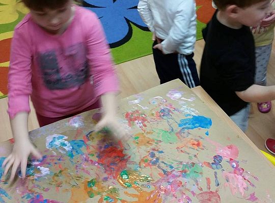 Świetna zabawa przy malowaniu domku