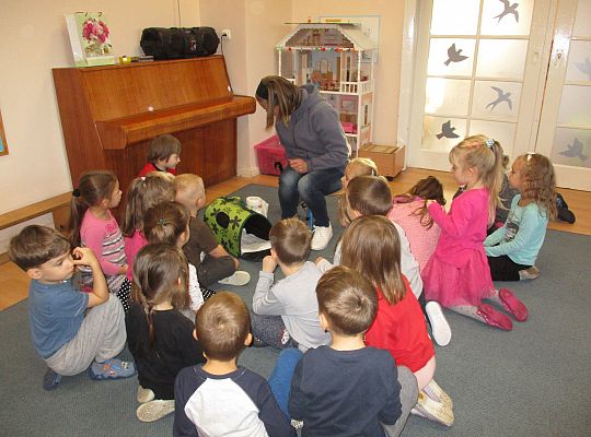 Poznajemy zwierzęta domowe, wizyta Pani ze schroniska-gr II