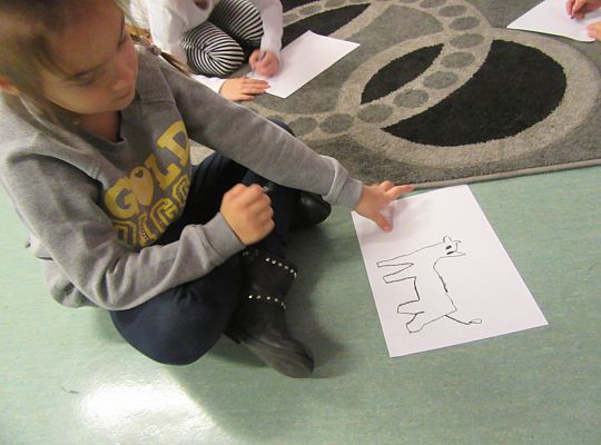 Starszaki w bibliotece