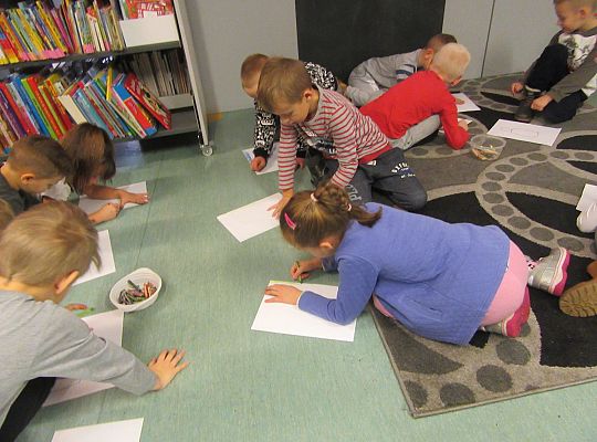 Starszaki w bibliotece