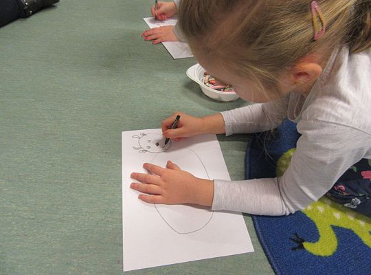 Starszaki w bibliotece