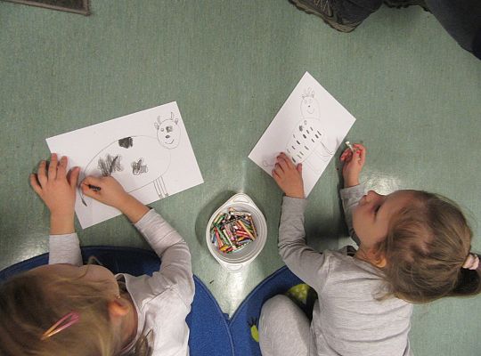 Starszaki w bibliotece