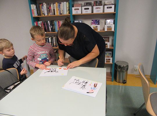 Starszaki w bibliotece