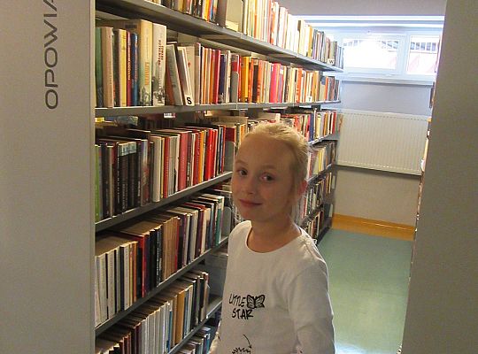 Starszaki w bibliotece