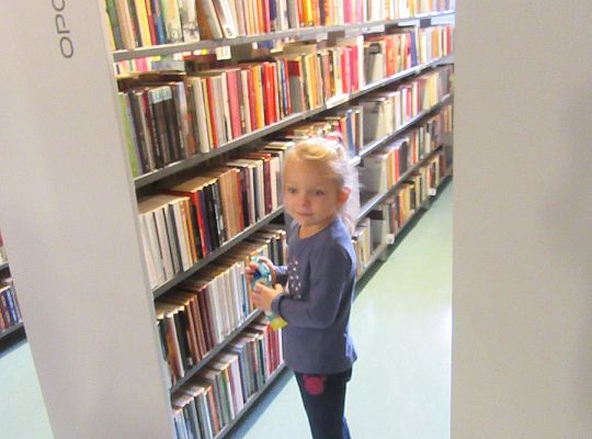 Starszaki w bibliotece