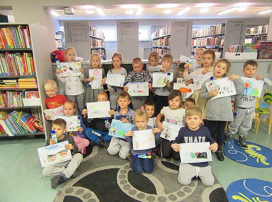 Starszaki w bibliotece