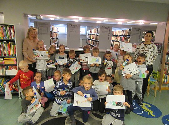 Starszaki w bibliotece