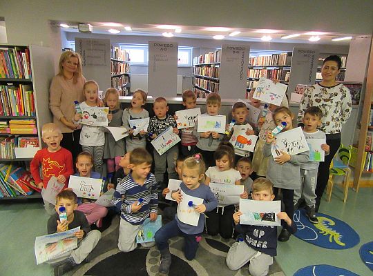 Starszaki w bibliotece