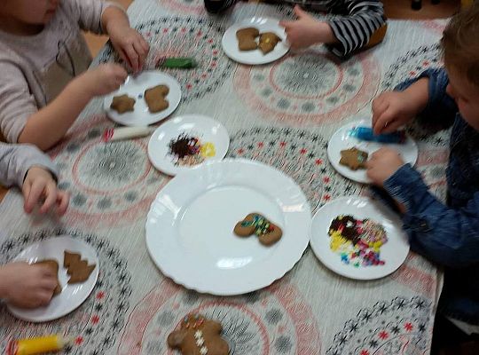 Pieczemy i zdobimy świąteczne pierniczki