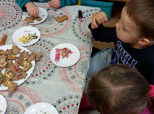 Pieczemy i zdobimy świąteczne pierniczki