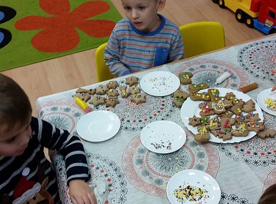 Pieczemy i zdobimy świąteczne pierniczki