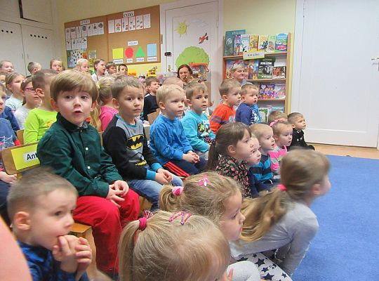 Teatrzyk w przedszkolu "Aniołek nocy wigilijnej"